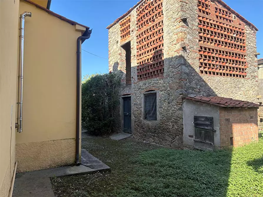 Immagine 3 di Casa indipendente in vendita  in via delle cartiere a Pescia