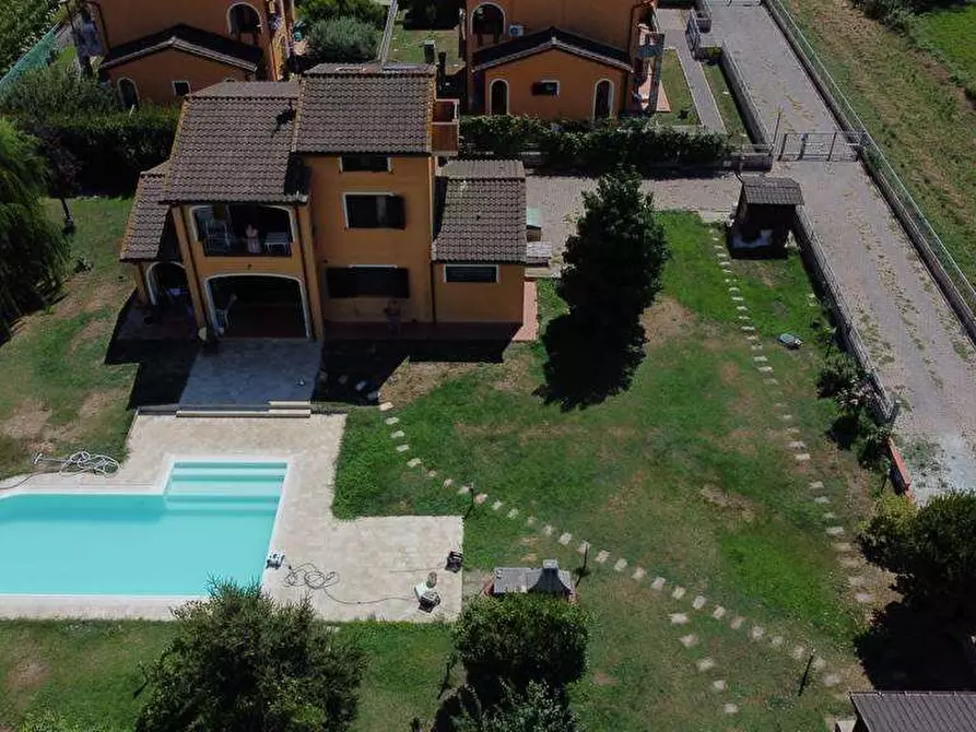 Immagine 6 di Villa in vendita  in via romana 33 a Capannori