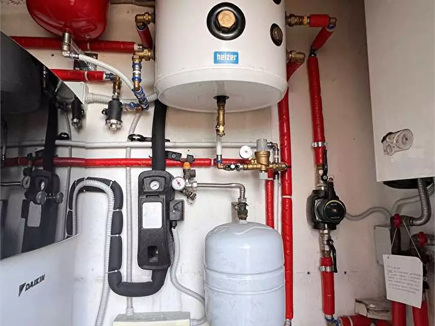 Immagine 32 di Villa in vendita  in via romana 33 a Capannori