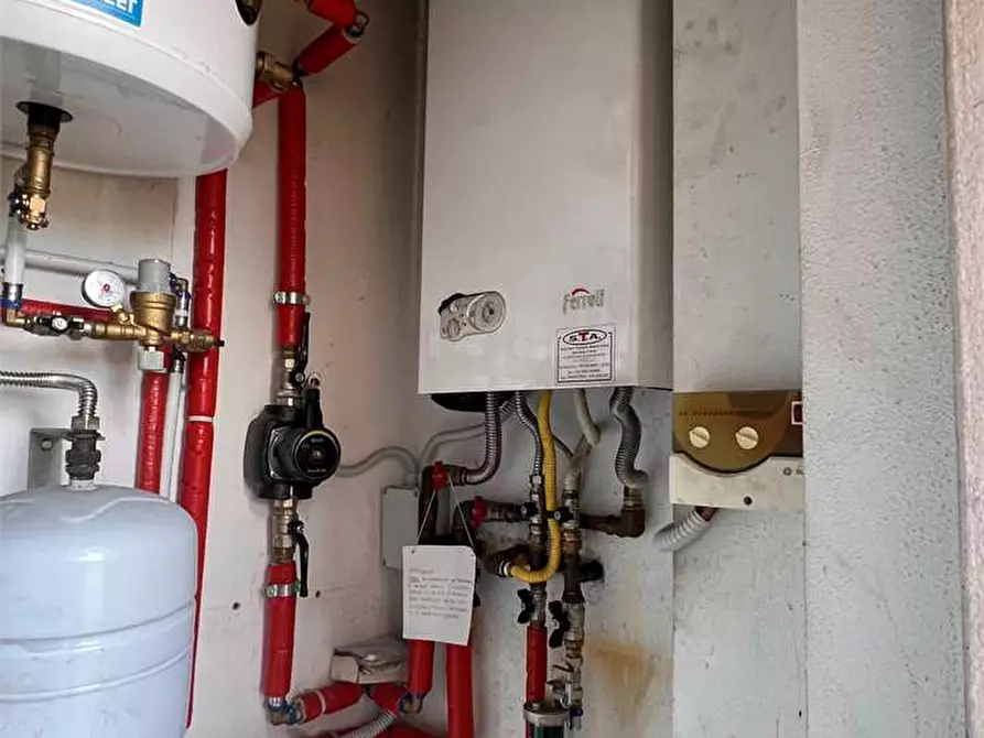 Immagine 33 di Villa in vendita  in via romana 33 a Capannori