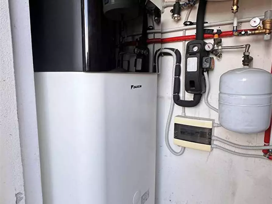 Immagine 34 di Villa in vendita  in via romana 33 a Capannori