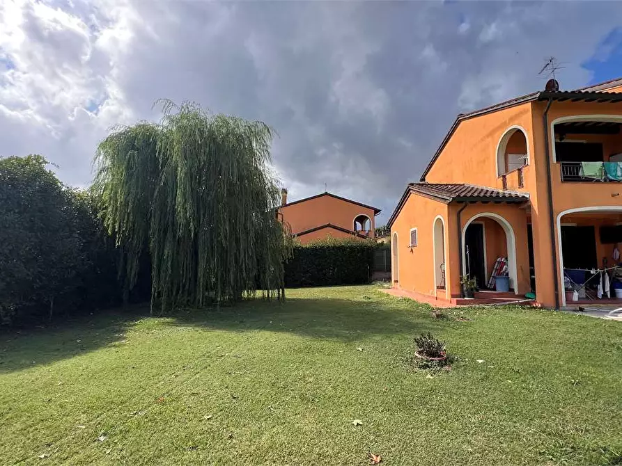 Immagine 36 di Villa in vendita  in via romana 33 a Capannori
