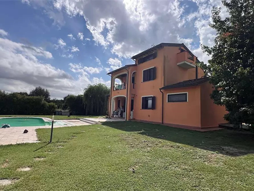 Immagine 1 di Villa in vendita  in via romana 33 a Capannori