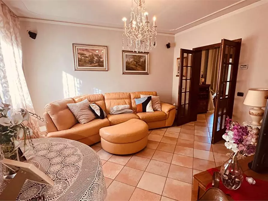 Immagine 3 di Porzione di casa in vendita  in via delle ville 493 a Capannori