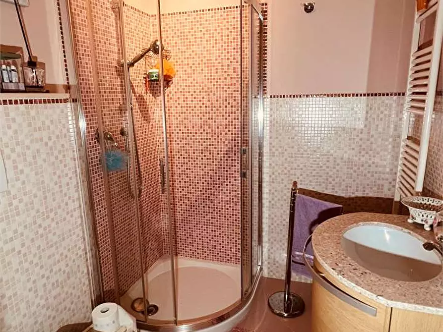 Immagine 8 di Porzione di casa in vendita  in via delle ville 493 a Capannori