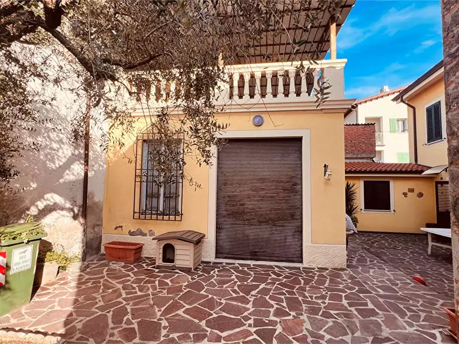 Immagine 28 di Porzione di casa in vendita  in via delle ville 493 a Capannori