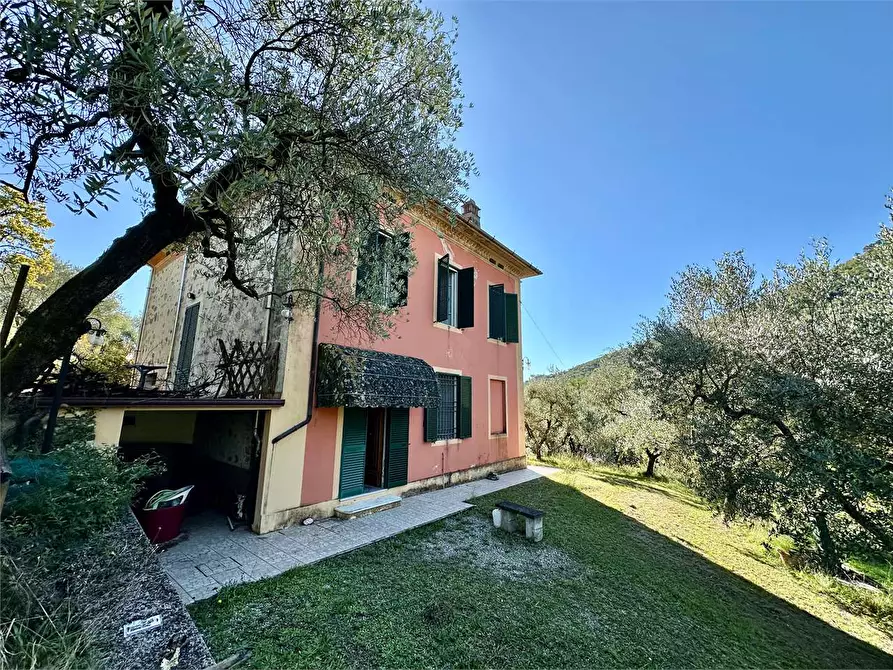 Immagine 1 di Villa in vendita  in Via di Mastiano e Gugliano 2138 a Lucca