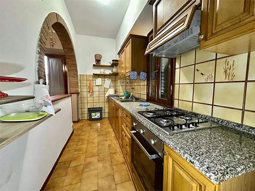 Immagine 9 di Appartamento in vendita  in via traversa a Capannori