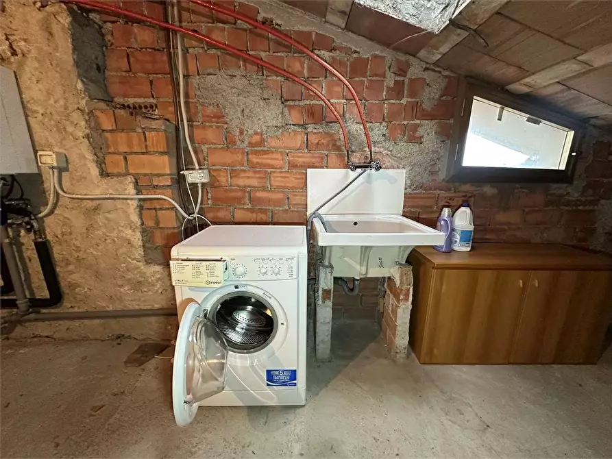 Immagine 27 di Appartamento in vendita  in via traversa a Capannori