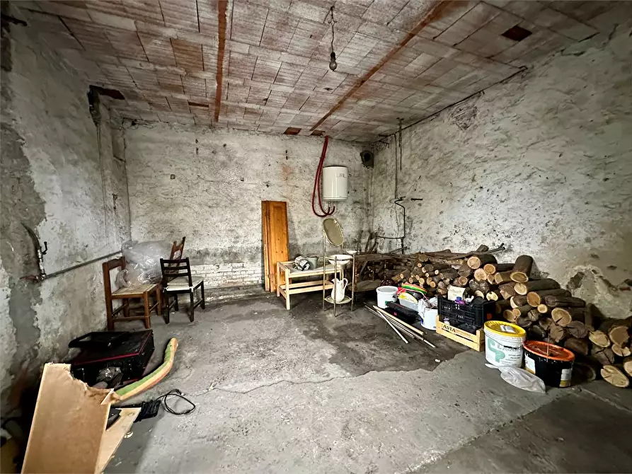 Immagine 36 di Appartamento in vendita  in via traversa a Capannori