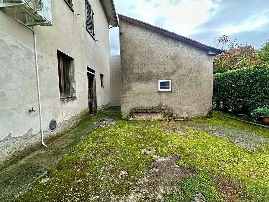 Immagine 39 di Appartamento in vendita  in via traversa a Capannori