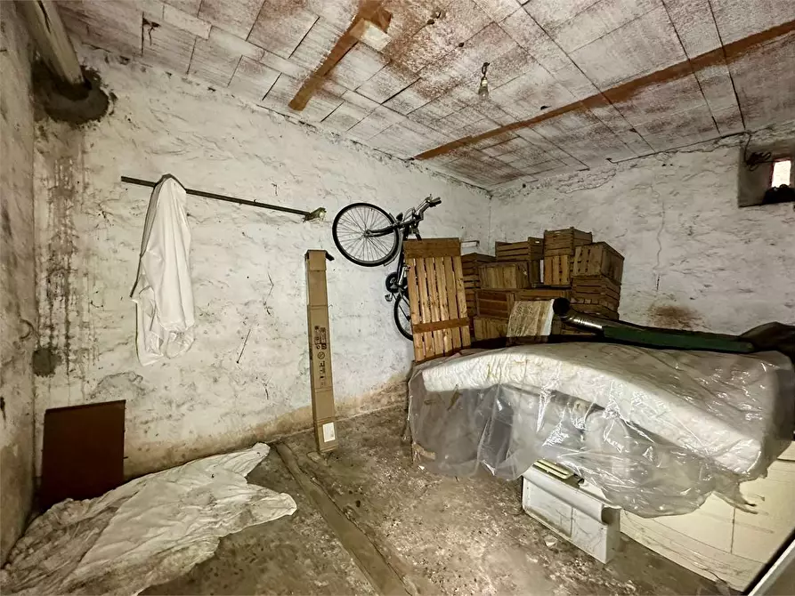 Immagine 38 di Appartamento in vendita  in via traversa a Capannori