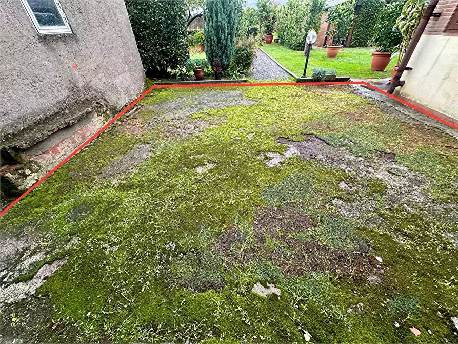 Immagine 40 di Appartamento in vendita  in via traversa a Capannori