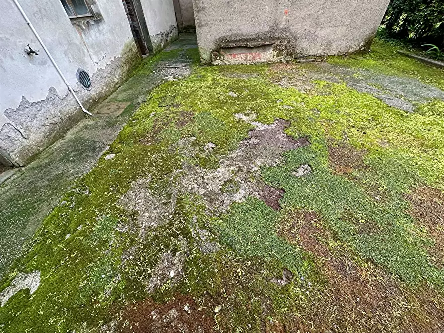 Immagine 41 di Appartamento in vendita  in via traversa a Capannori