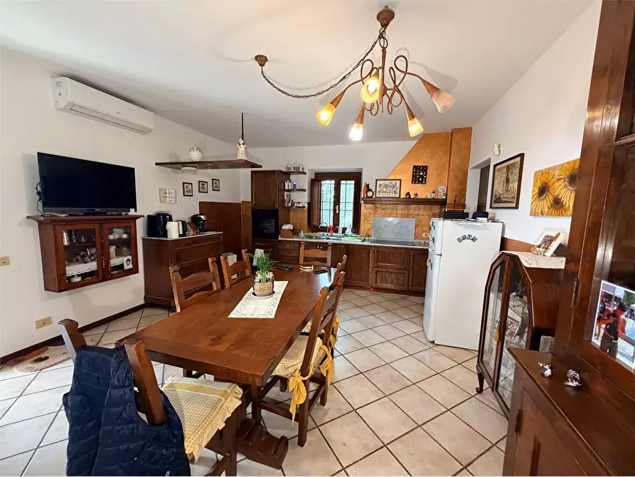 Immagine 6 di Rustico / casale in vendita  in tofori a Capannori