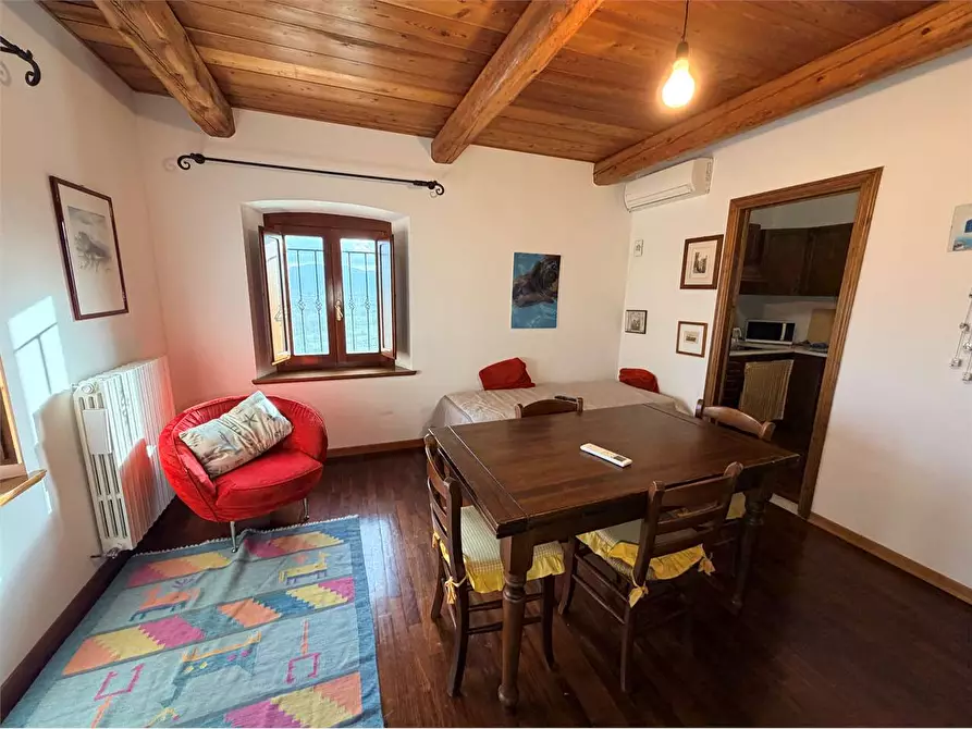 Immagine 9 di Rustico / casale in vendita  in tofori a Capannori