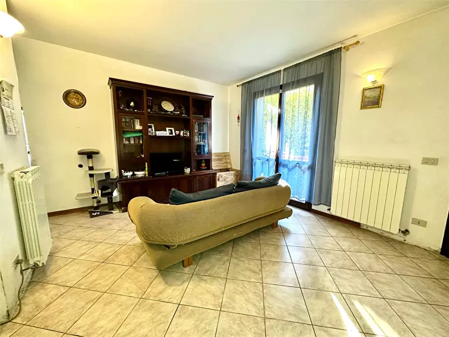 Immagine 3 di Appartamento in vendita  in via giovanni volpi a Lucca