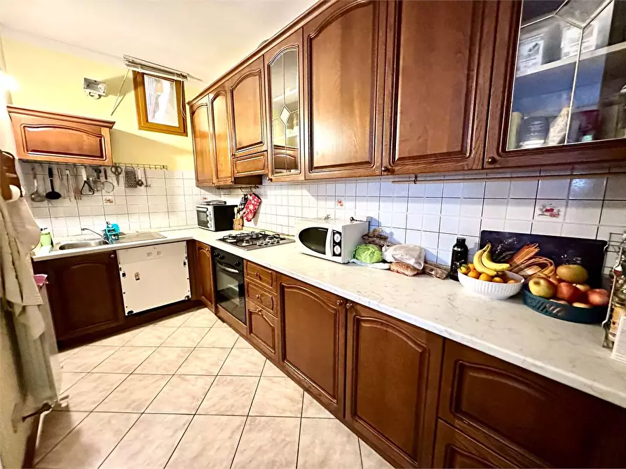 Immagine 4 di Appartamento in vendita  in via giovanni volpi a Lucca