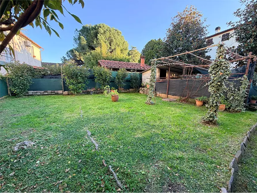 Immagine 1 di Porzione di casa in vendita  in colle di compito a Capannori