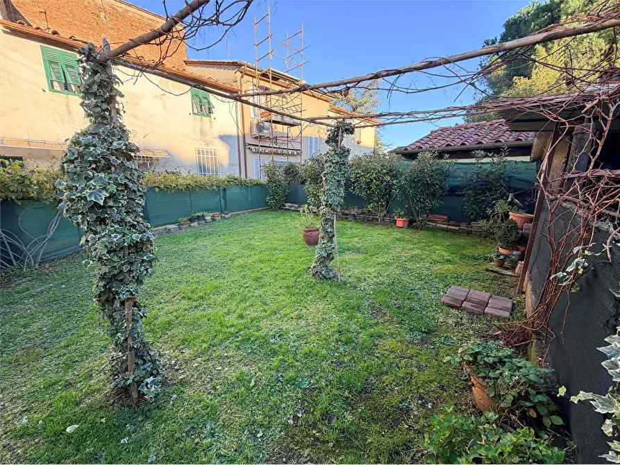 Immagine 28 di Porzione di casa in vendita  in colle di compito a Capannori