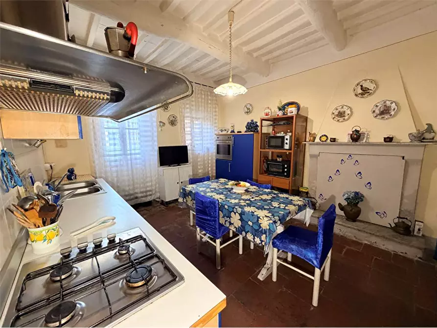 Immagine 10 di Porzione di casa in vendita  in colle di compito a Capannori