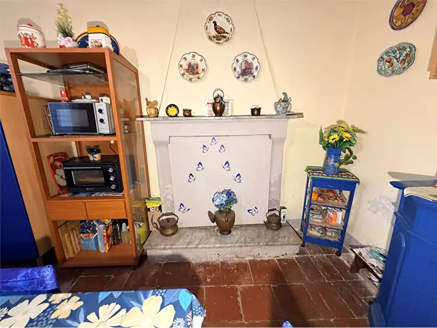 Immagine 9 di Porzione di casa in vendita  in colle di compito a Capannori