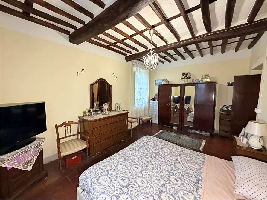 Immagine 16 di Porzione di casa in vendita  in colle di compito a Capannori