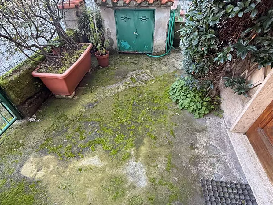 Immagine 10 di Porzione di casa in vendita  in via lombarda a Capannori
