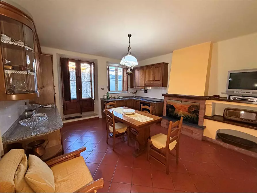 Immagine 5 di Porzione di casa in vendita  in via lombarda a Capannori