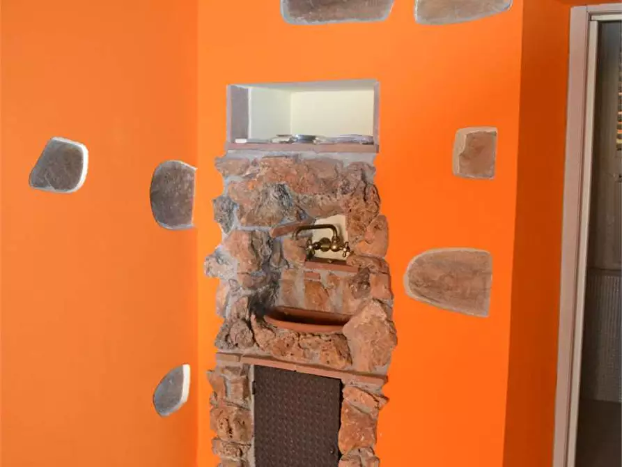 Immagine 5 di Laboratorio in vendita  in via consani a Lucca