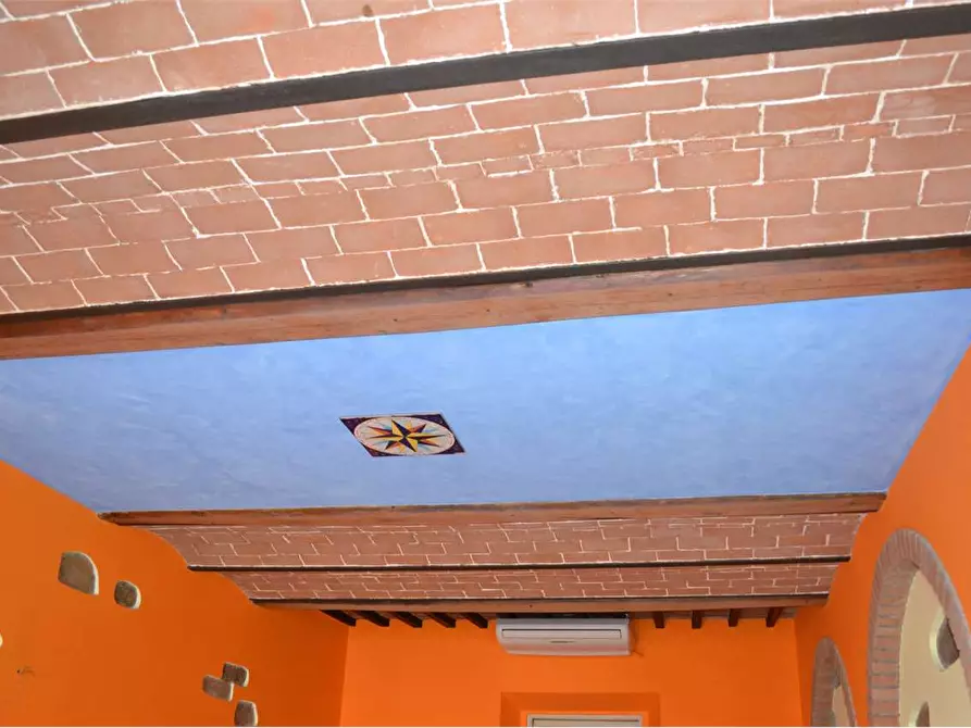 Immagine 7 di Laboratorio in vendita  in via consani a Lucca