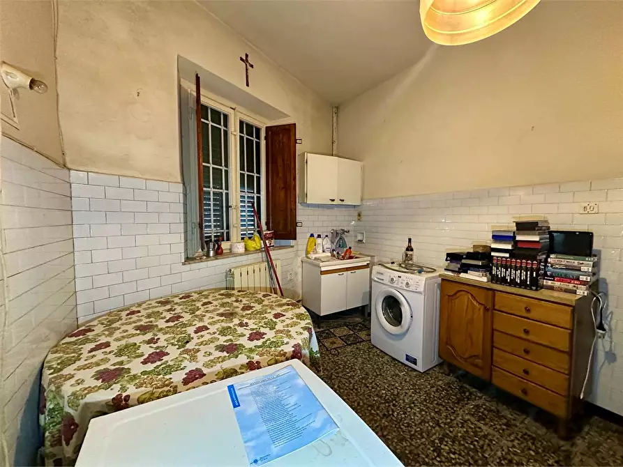 Immagine 8 di Porzione di casa in vendita  in via di tempagnano a Lucca
