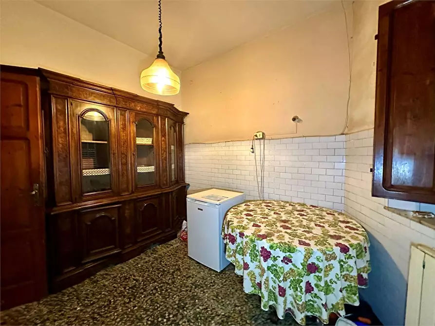 Immagine 9 di Porzione di casa in vendita  in via di tempagnano a Lucca