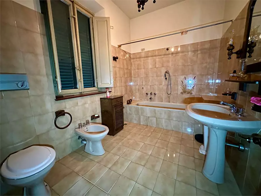 Immagine 19 di Porzione di casa in vendita  in via di tempagnano a Lucca