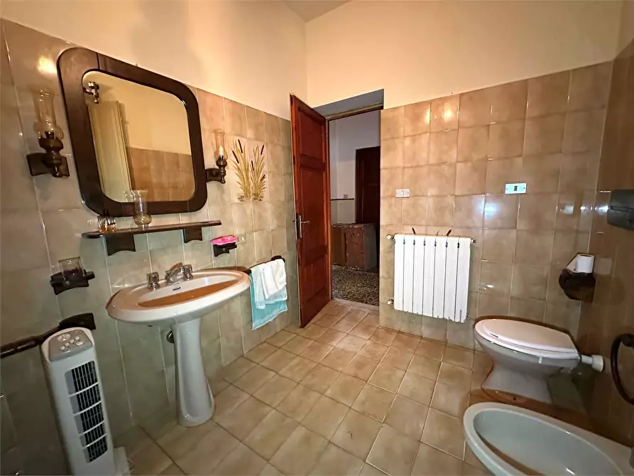 Immagine 20 di Porzione di casa in vendita  in via di tempagnano a Lucca