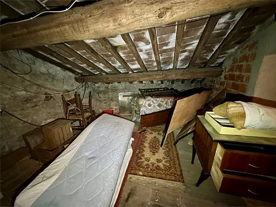 Immagine 23 di Porzione di casa in vendita  in via di tempagnano a Lucca