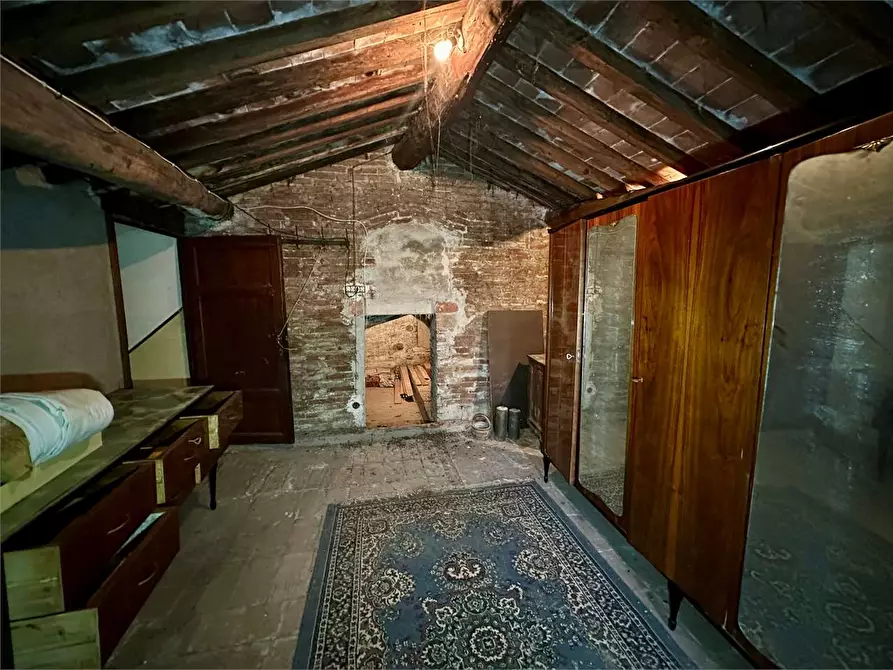 Immagine 22 di Porzione di casa in vendita  in via di tempagnano a Lucca