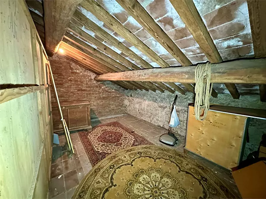 Immagine 25 di Porzione di casa in vendita  in via di tempagnano a Lucca