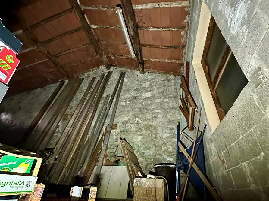 Immagine 28 di Porzione di casa in vendita  in via di tempagnano a Lucca