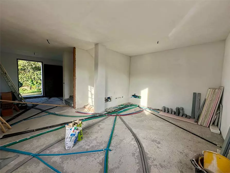 Immagine 12 di Villa in vendita  in via di Vaccoli a Lucca