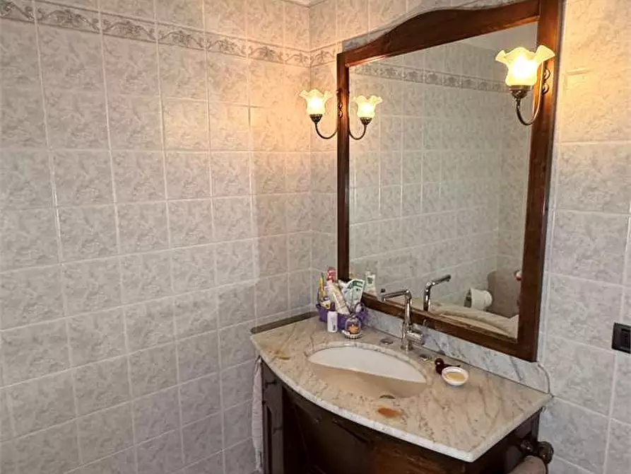 Immagine 36 di Rustico / casale in vendita  in gragnano 1 a Capannori