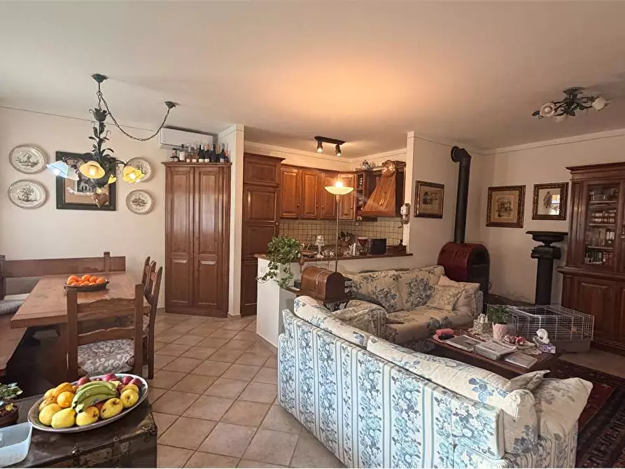 Immagine 3 di Casa bifamiliare in vendita  in via Lombarda  a Capannori