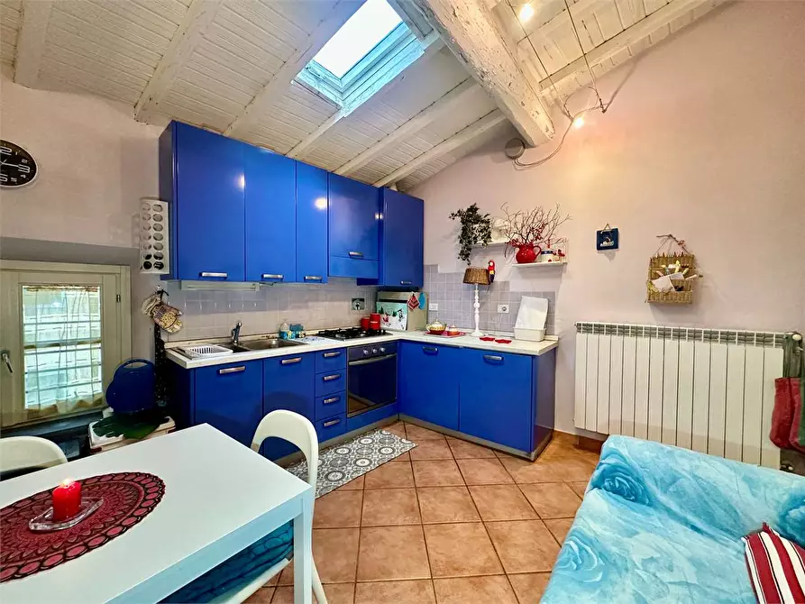 Immagine 2 di Appartamento in vendita  in via della chiesa a Lucca