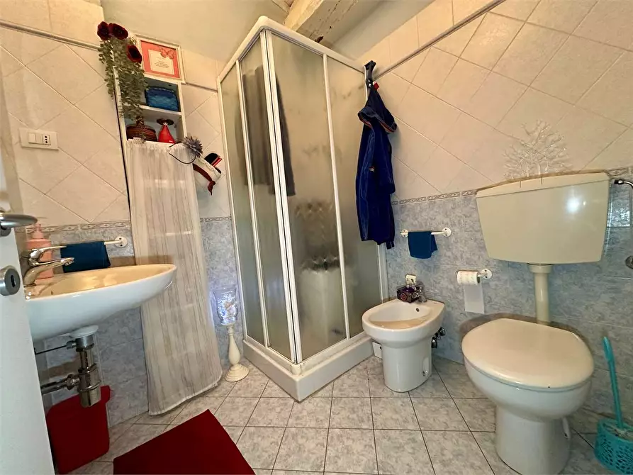 Immagine 10 di Appartamento in vendita  in via della chiesa a Lucca