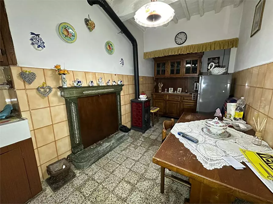 Immagine 5 di Porzione di casa in vendita  in via delle ville 493 a Capannori