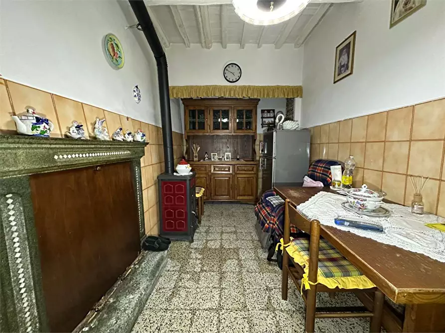 Immagine 4 di Porzione di casa in vendita  in via delle ville 493 a Capannori