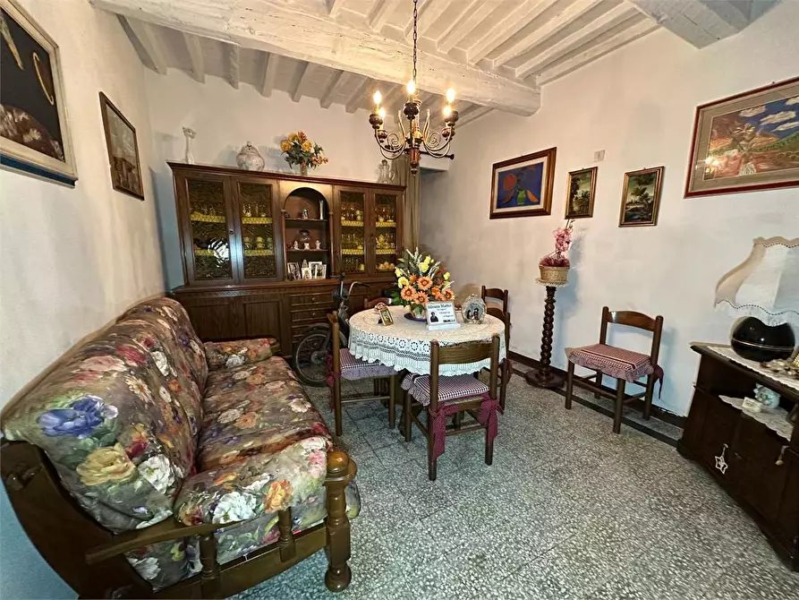 Immagine 1 di Porzione di casa in vendita  in via delle ville 493 a Capannori