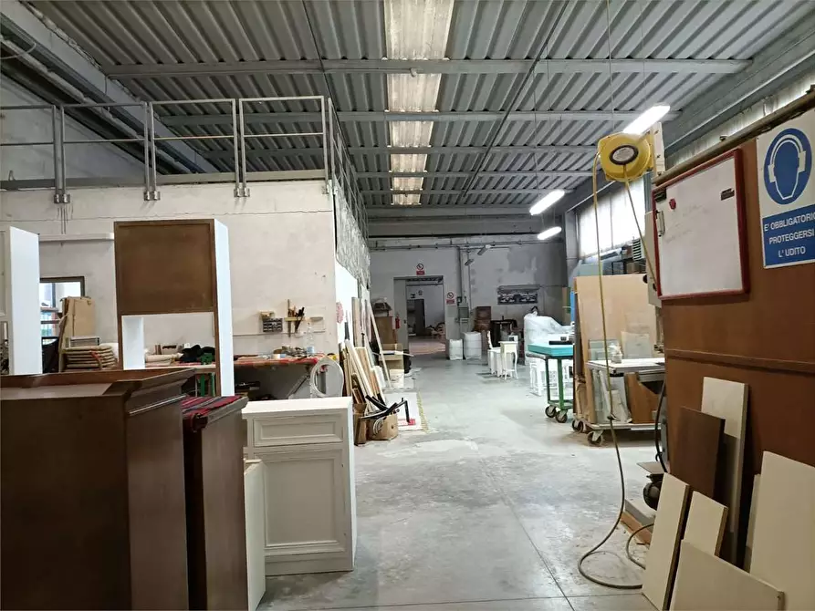 Immagine 2 di Capannone industriale in affitto  in via Leccio a Porcari