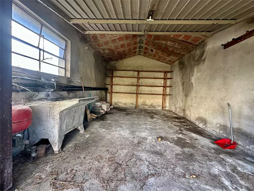 Immagine 34 di Porzione di casa in vendita  in via di chiasso roggi a Capannori