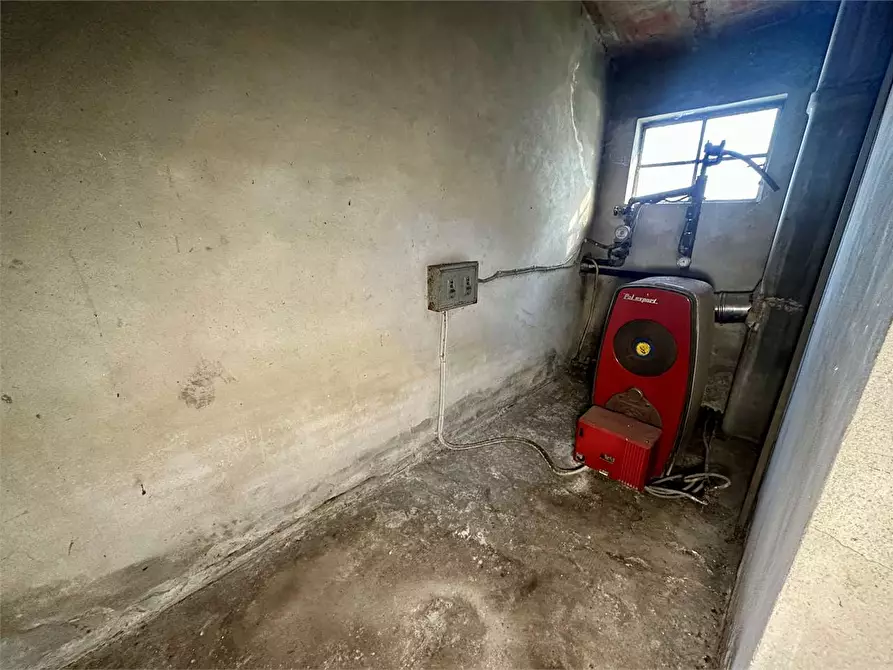 Immagine 37 di Porzione di casa in vendita  in via di chiasso roggi a Capannori